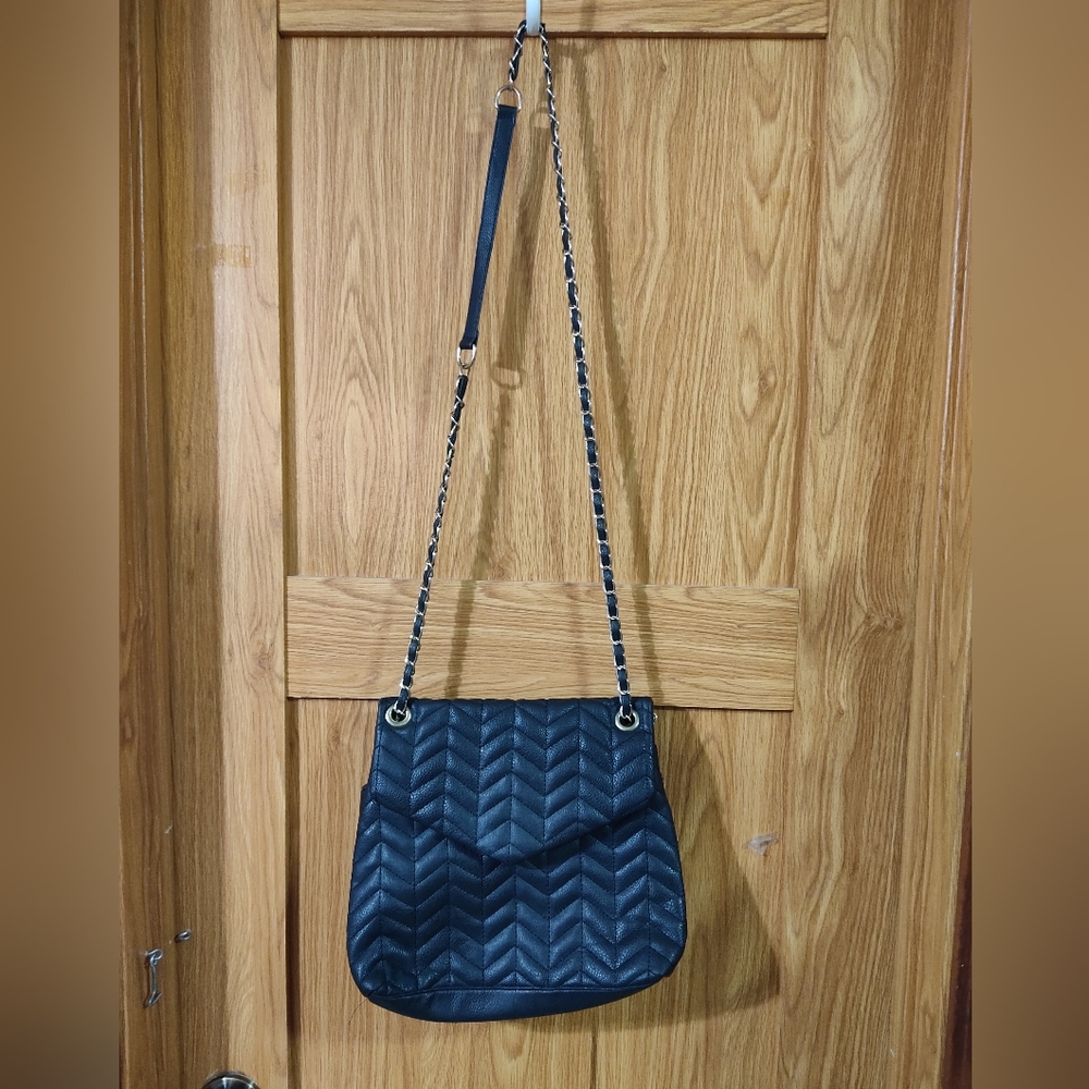 Black Quilted Cross Body with Snap Closer Unbranded EUC